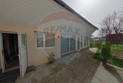 Casa / Vila cu 5 camere de vanzare in zona Sud - 1