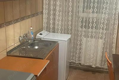 Spațiu comercial, de 50 mp, în Central - 3