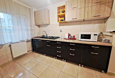 Apartament cu 3 camere semidecomandat în Nufărul - 9