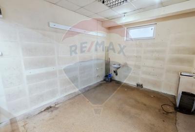 Boxa de inchiriat Piata Izvoare cu vitrina - 4