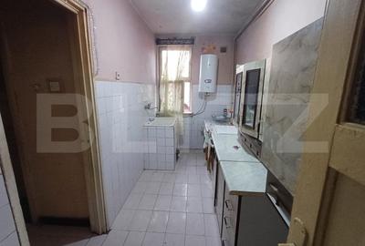 Apartament de vanzare, cu 3 camere, etaj 2, zona Aleea Smardan