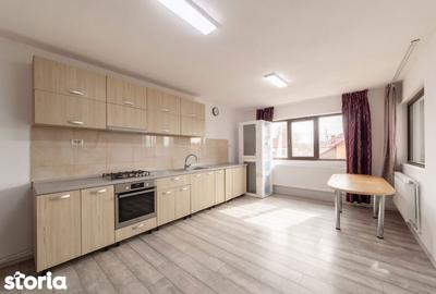 Casă cu Teren 4563 Mp în Central - 18