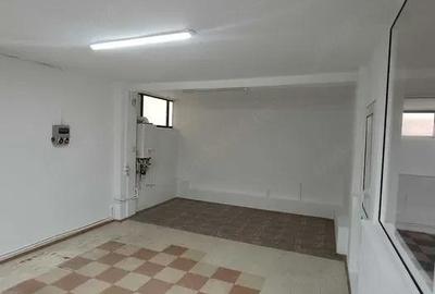 Spațiu comercial, de 150 mp, în Central - 4