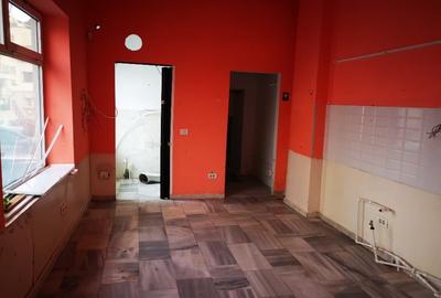 Spațiu comercial, de 49 mp, în P-ța Ovidiu - 2