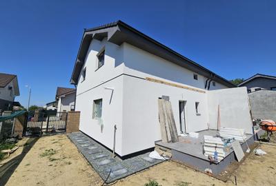 Duplex cu 4 camere cu Canalizare în Moșnița Veche - 3