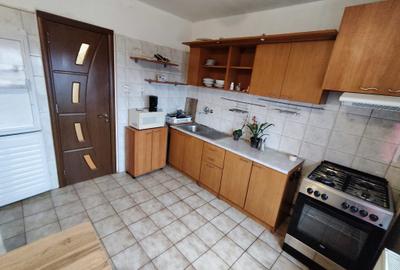 Apartament cu 3 camere decomandat, mobilat în Șagului
