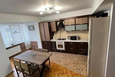 Apartament cu 3 camere decomandat în Berceni - 1
