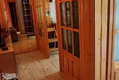 Apartament  3 camere de vanzare nedecomandat