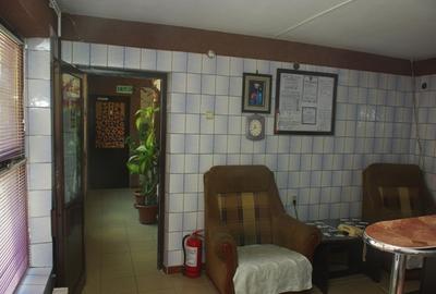 Casă cu Teren 268 Mp în Central - 6