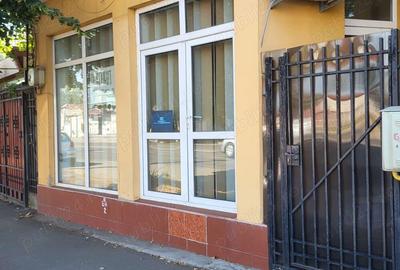 Casă cu 5 camere cu Teren 100 Mp în Central - 2