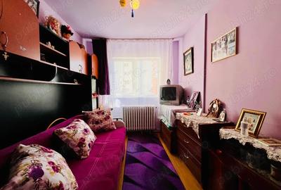 Vand apartament 3 camera in Mana?tur - 2