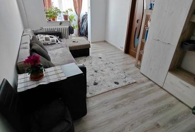 Apartament cu 2 camere semidecomandat în Craiovița Nouă