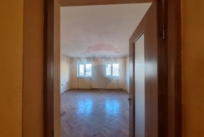 Apartament generos la 3 min pe jos de Podul Minciunilor