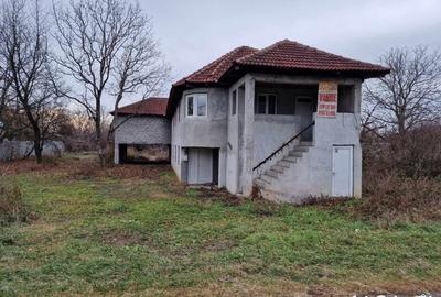 Cladire Multifunctionala, situata in Arcani, Sat.Arcani - 13