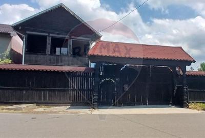 Casa individuala cu 8 camere de vanzare in Targoviste Preot Goglea - 1