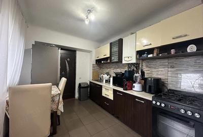 Casă cu 4 camere cu Teren 380 Mp în Traian - 1