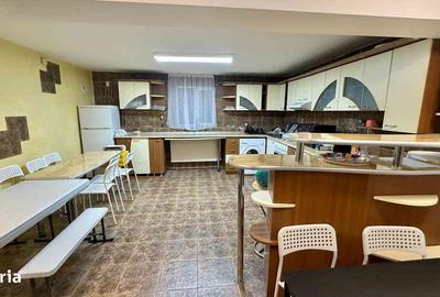 Casă cu 5 camere cu Garaj în Central