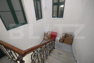 Spațiu comercial, de 600 mp, în Central - 7