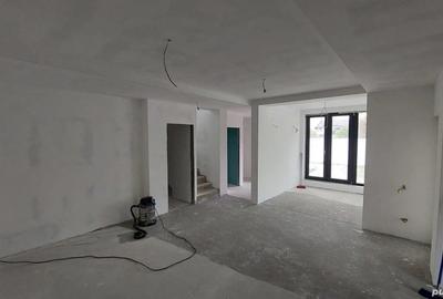 Casa individuala,str Rubinului, 5 camere,4 bai+teren 457m - 2