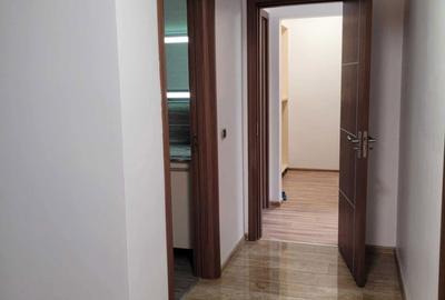 Apartament cu 3 camere decomandat în Tractorul - 1
