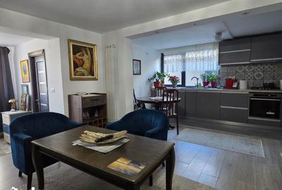 Casă cu 7 camere cu Teren 685 Mp în Limanu - 11