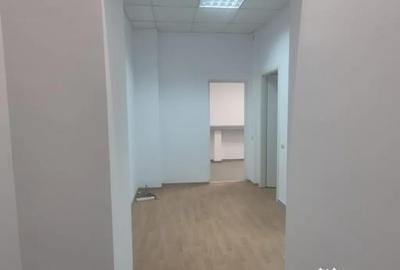 Spațiu comercial, de 105 mp, în Central - 4