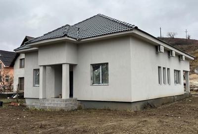 Casă cu 7 camere, 4 băi, 265 mp utili, P+M, Oradea. - 1