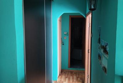 Apartament cu 3 camere decomandat în Exterior Vest