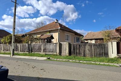 Casă cu 3 camere în Băbeni