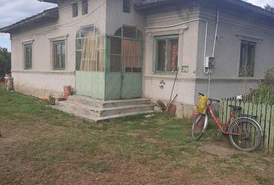 Casă cu 2 camere cu Teren 1000 Mp în Boteni - 2