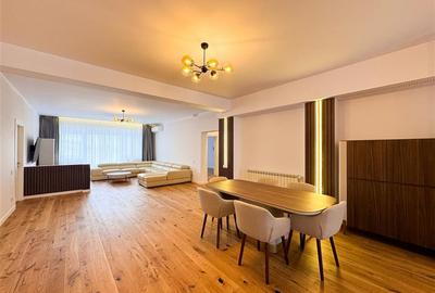 Apartament cu 4 camere semidecomandat, mobilat în Herăstrău