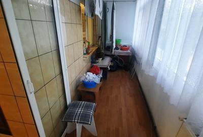 Apartament cu 3 camere decomandat, etaj 2/4, zona Cug - 3