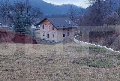 Casa de vanzare la rosu, 5 camere, 464,34 mp, zona Vama, Prisaca Dornei
