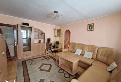 Apartament cu 3 camere decomandat în Decebal