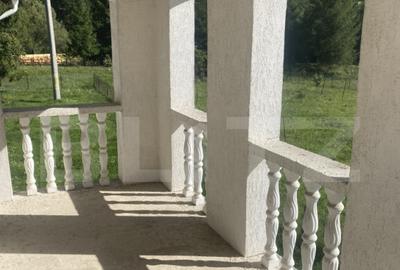 Casă cu 5 camere cu Teren 1755 Mp în Central - 11