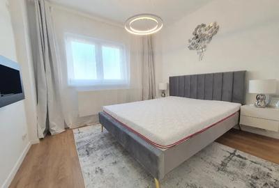 Apartament cu 2 camere semidecomandat, mobilat în Decebal
