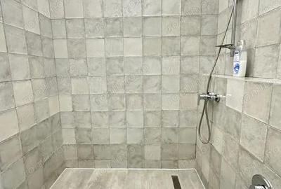 Garsonieră decomandată în Titan