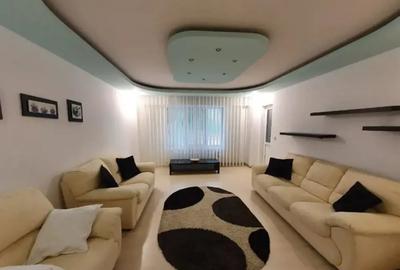 Apartament de 3 camere, decomandat, centrala, parcare, 2 bai, zona lujerului