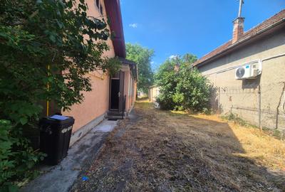 De vânzare teren 615 mp cu două construcții, str.Dumbrava Roșie - 10