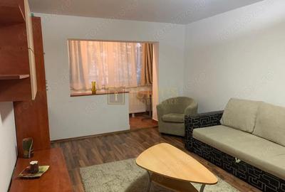 Apartament cu 3 camere decomandat în Soarelui