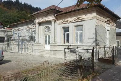 Casă cu 6 camere cu Teren 800 Mp în Central - 10