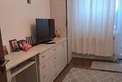 Apartament cu 3 camere decomandat în Urziceni - 2