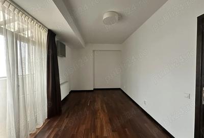 Apartament cu 3 camere decomandat în Băneasa
