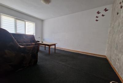 Navodari( Sud, Str Rândunelelor)- 2 camere decomandate, etaj 3/4, liber - 3