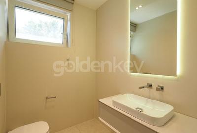 Apartament superb cu gradina | 2 garaje - 7