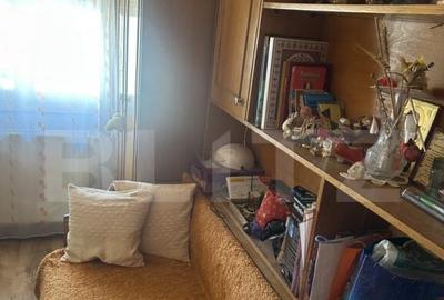 Apartament de vanzare, cu 3 camere, 57 mp, zona Micro 17 - 4