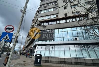 Apartament cu 3 camere decomandat în Bd. Independenței - 1