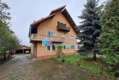 Casă cu 11 camere cu Teren 1200 Mp în Ițcani - 1