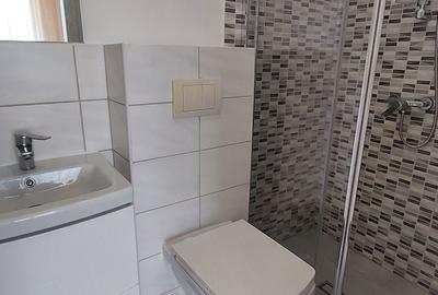Apartament cu 3 camere decomandat în Tractorul - 4