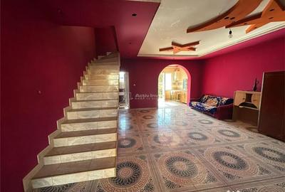 Casă cu 4 camere cu Teren 390 Mp în Central - 1